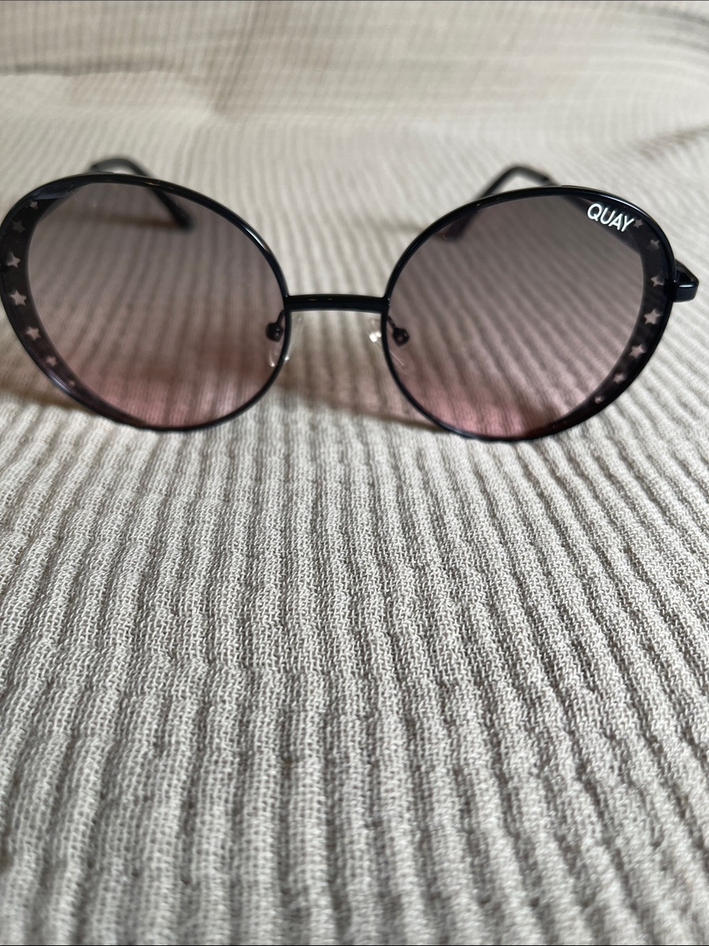 Quay Australia Black Round sunglasses seeing stars- Gradient lens